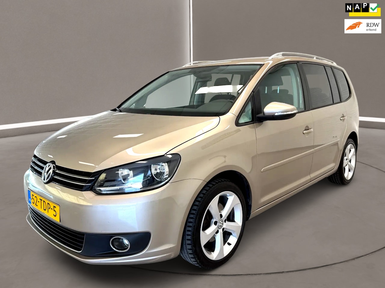Volkswagen Touran - 1.6 TDI Comfortline BlueMotion 105 Pk Airco Navi EXPORT. - AutoWereld.nl
