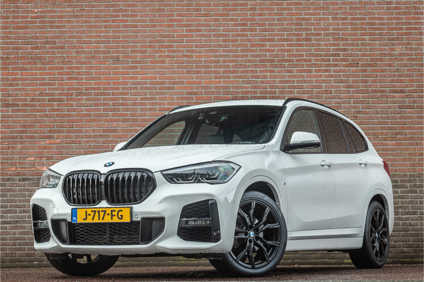 BMW X1 - sDrive18i Executive sDrive18i Executive, 69.000km NAP, M Sport, Camera, Head-up, Half leder, Trekhaak, HiFi, S - AutoWereld.nl