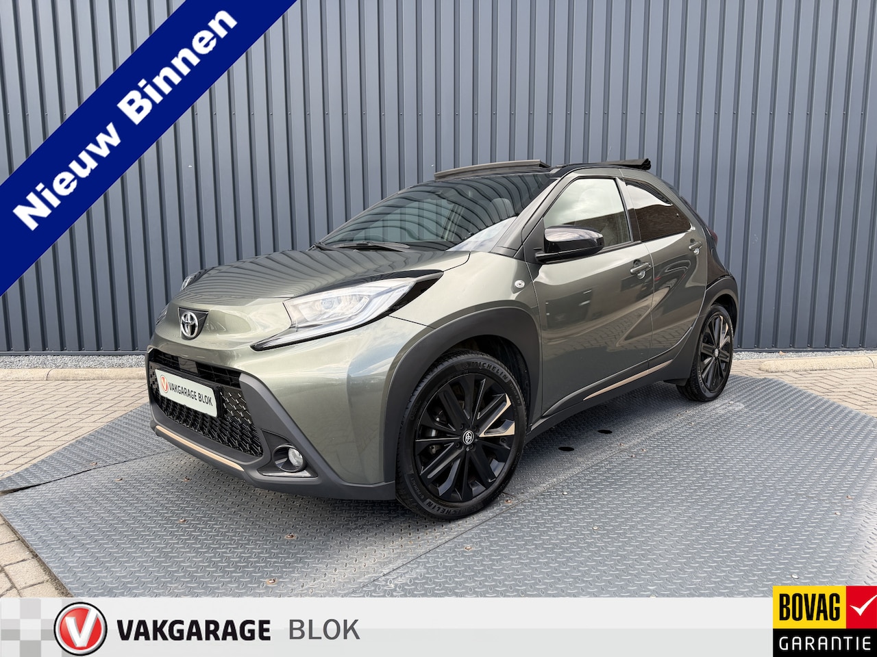 Toyota Aygo X - 1.0 VVT-i S-CVT Premium | Schuif dak | JBL | Clima | Rijklaar!! - AutoWereld.nl