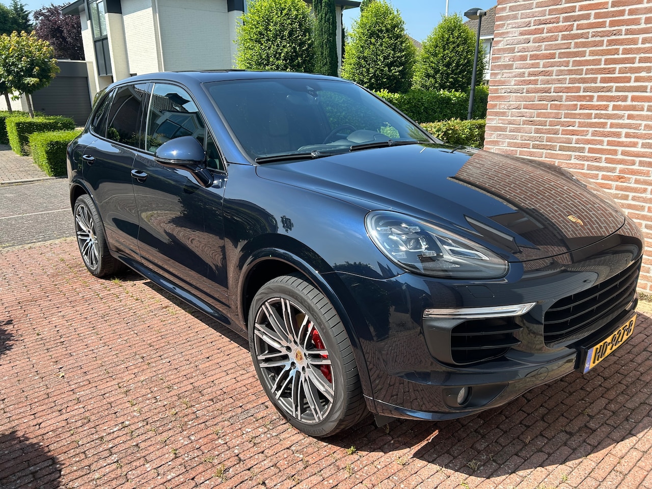 Porsche Cayenne - 3.0 S E-Hybrid GTS uitvoering - AutoWereld.nl