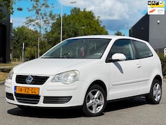Volkswagen Polo - 1.4-16V Optive|AIRCO|CRUISE|BOEKJES|APK06-05-2027