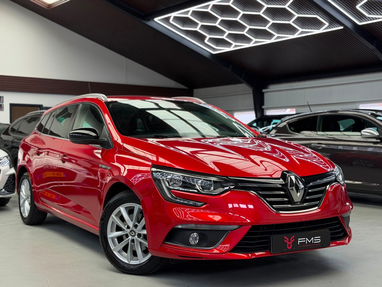 Renault Mégane Estate - 1.2 TCe Limited CarPlay Camera - AutoWereld.nl