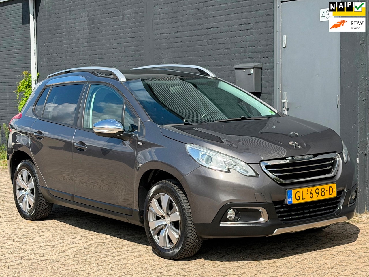 Peugeot 2008 - 1.2 PureTech Style PANO CLIMA NAVI CRUISE PDC TREKHAAK - AutoWereld.nl