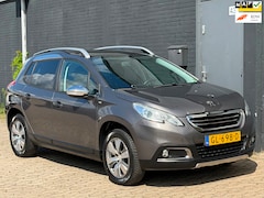 Peugeot 2008 - 1.2 PureTech Style PANO CLIMA NAVI CRUISE PDC TREKHAAK