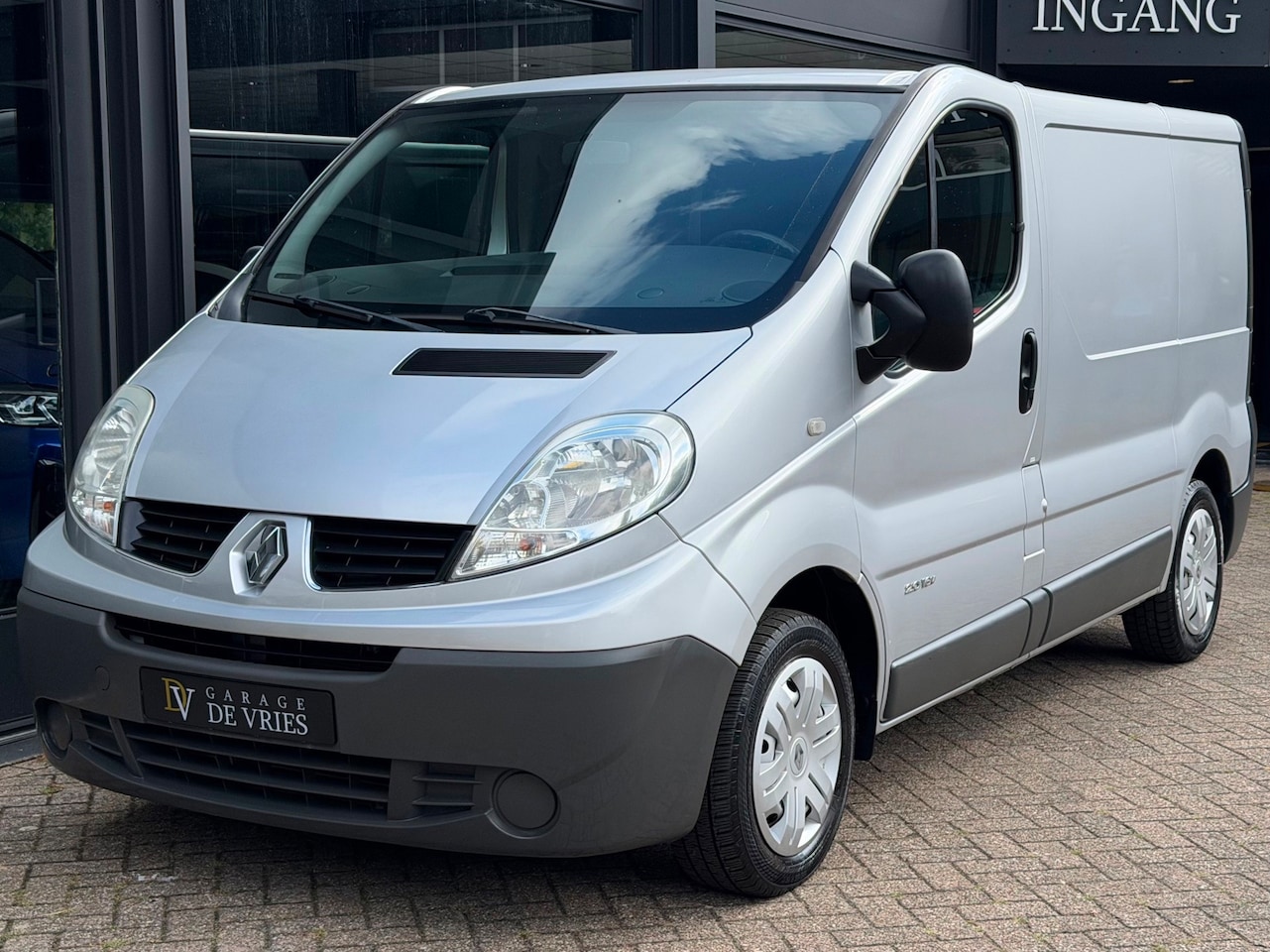 Renault Trafic - 2.0-16V T27 L1H1 Grijs Kenteken Benzine Airco Orig NL NAP - AutoWereld.nl