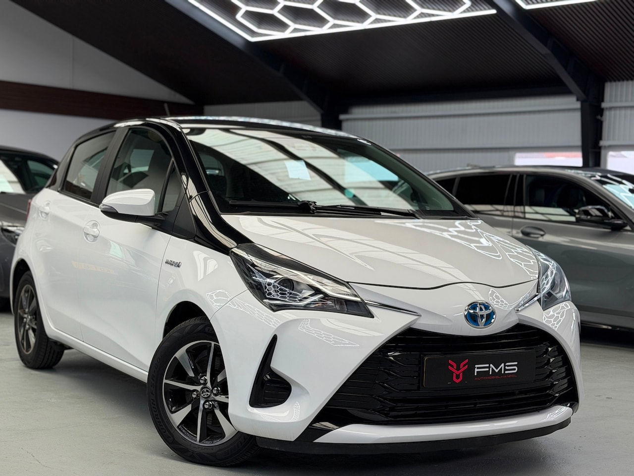 Toyota Yaris - 1.5 Hybrid Bi-Tone Bluetooth - AutoWereld.nl