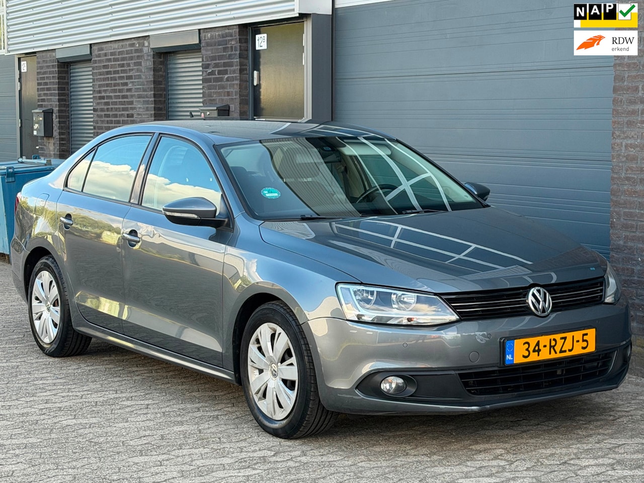 Volkswagen Jetta - 1.2 TSI Comfortline CLIMA CRUISE PDC TREKHAAK NIEUWE APK - AutoWereld.nl