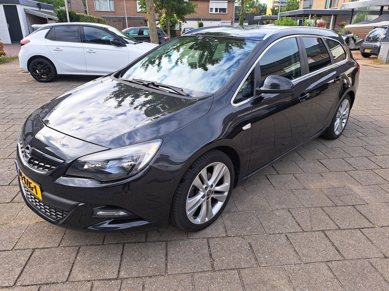 Opel Astra Sports Tourer - 1.4 Turbo Sport *luxe en nette wagen, APK 10-2027* - AutoWereld.nl