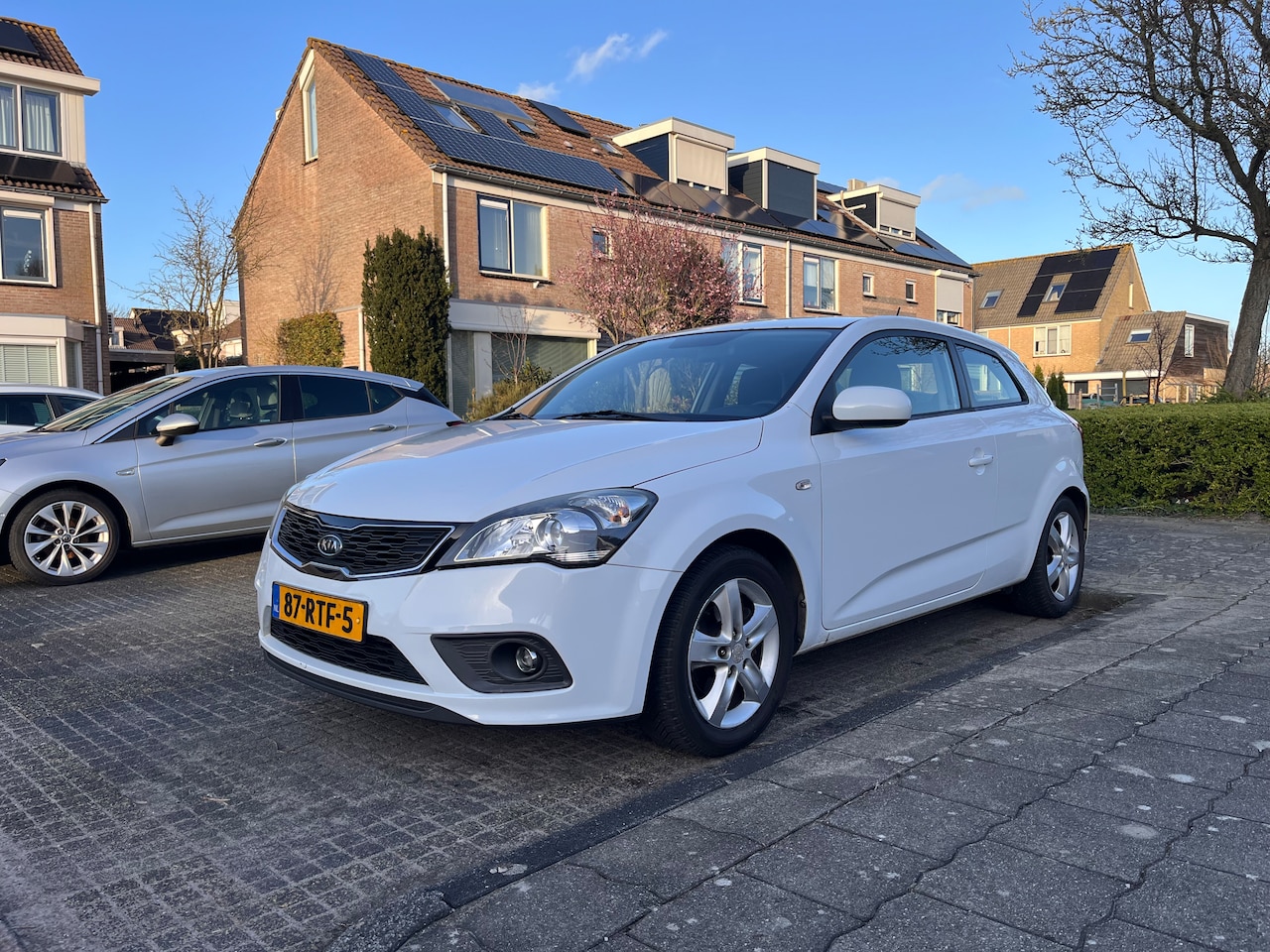 Kia Pro cee'd - 1.4 CVVT Seven Cruise Control, Parkeercamera, ECO-stand, Power Bass Systeem - AutoWereld.nl