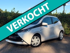 Toyota Aygo - 1.0 VVT-i x-play Led / Bluetooth / camera / NAP/NW-APK