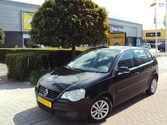 Volkswagen Polo - 1.4-16V Trendline