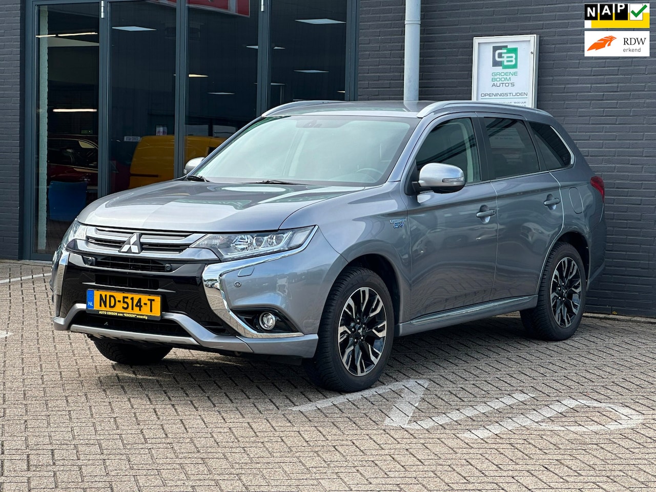 Mitsubishi Outlander - 2.0 PHEV Premium/2de EG/CAMERA/TREKHAAK/NL AUTO-NAP - AutoWereld.nl