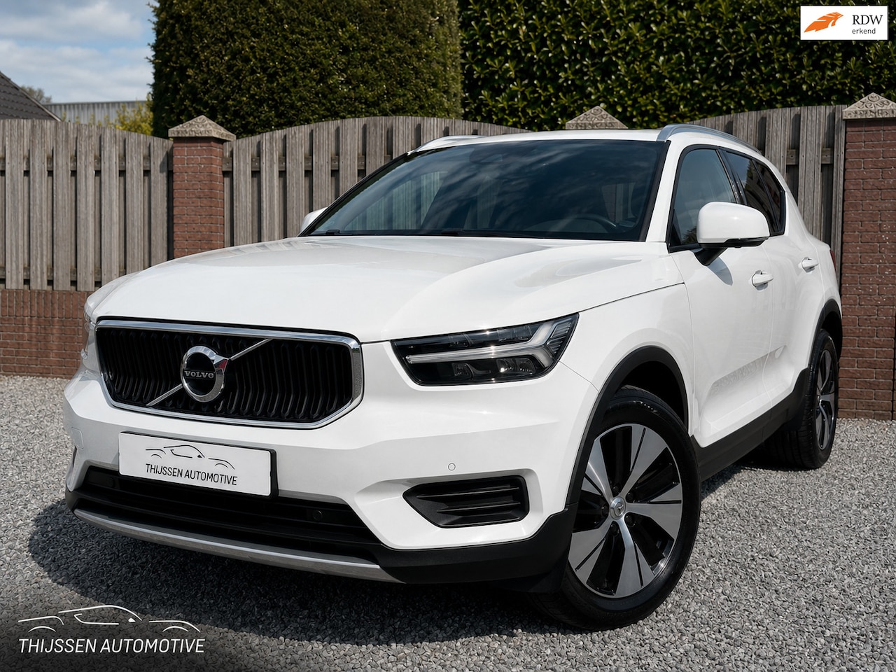 Volvo XC40 - 1.5 T2 MOMENTUM PRO SPORTSTOELEN STOEL STUUR VERWARMING P-CAMERA APPLECARPLAY NAVI CLIMATE - AutoWereld.nl