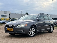 Volvo V70 - 2.4 D5 Momentum/ RIJDT TOP