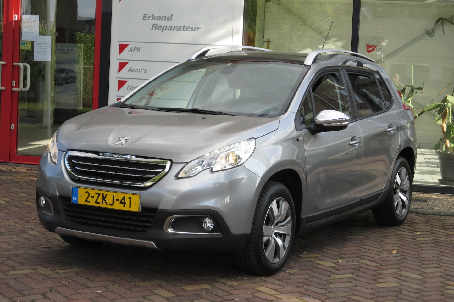 Peugeot 2008 - 1.2 PureTech Style - AutoWereld.nl
