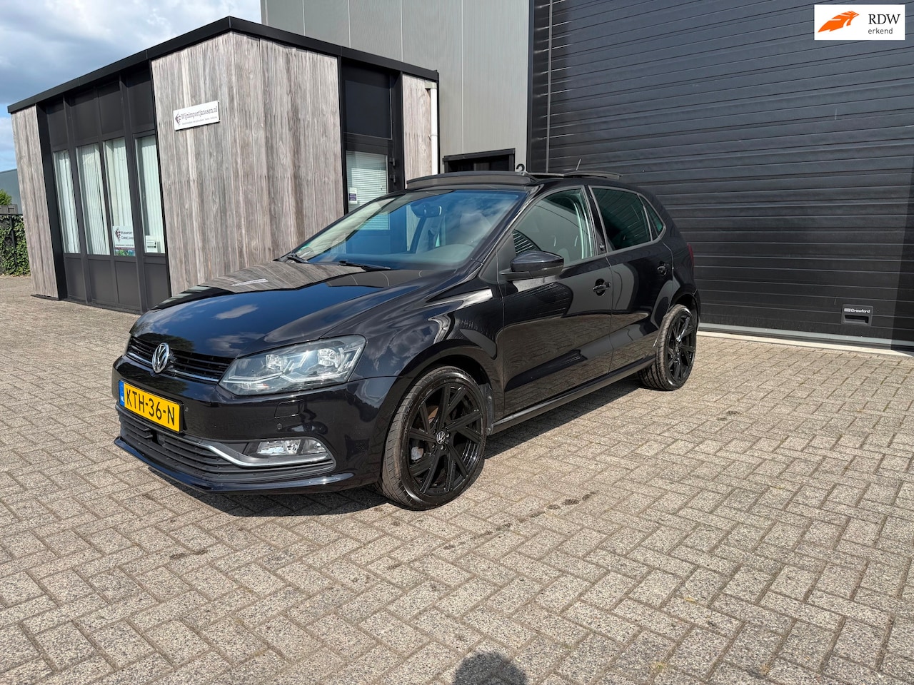 Volkswagen Polo - 1.2 TSI BlueMotion R-Line Edition|1E EIG|PANO|LED|CLIMA|ACC|FRONT ASSIST|NAVI|CAMERA|APPLE - AutoWereld.nl