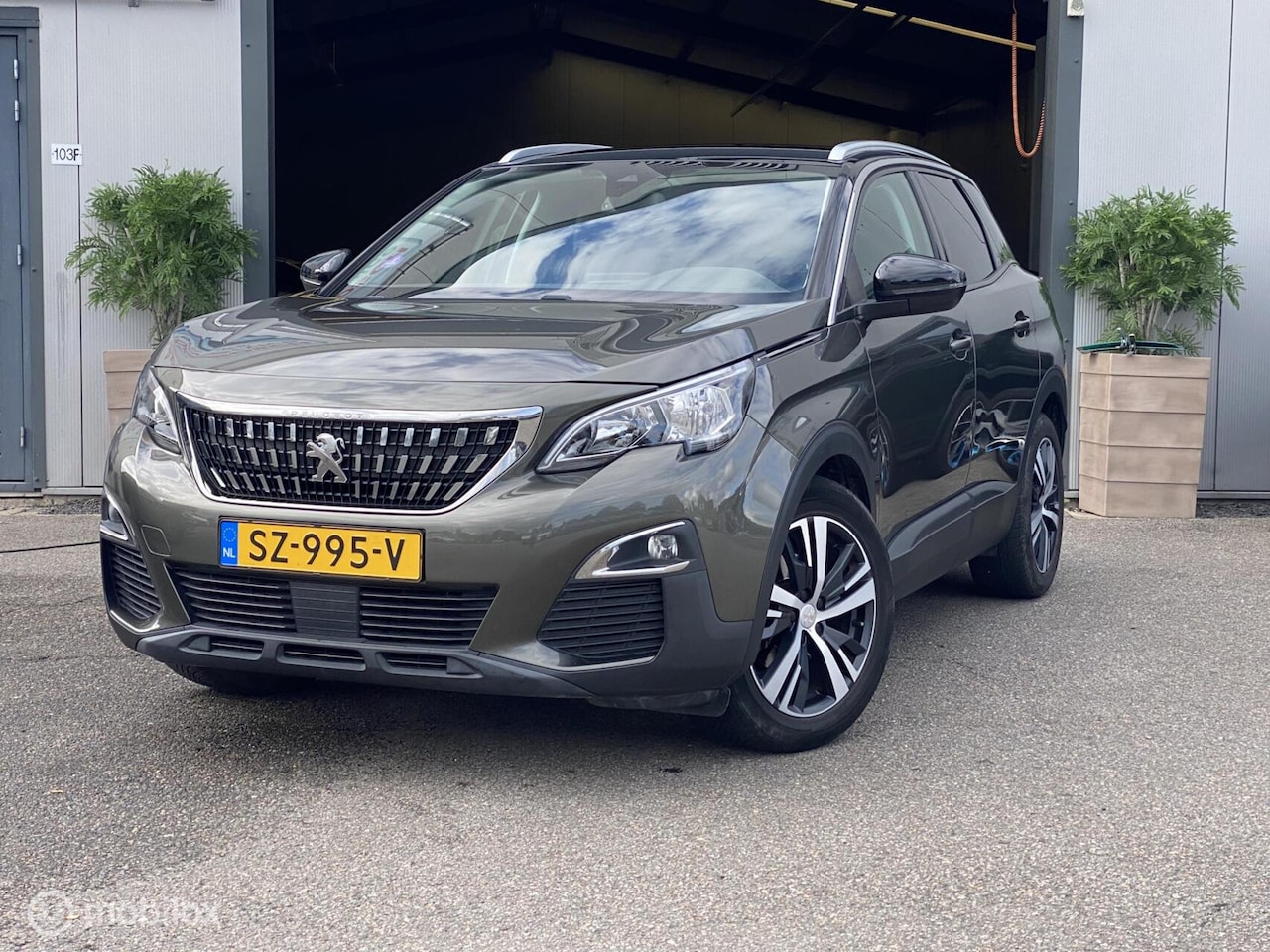 Peugeot 3008 - 1.2 PureTech Blue Lease Executive|NAP|Trekhaak - AutoWereld.nl
