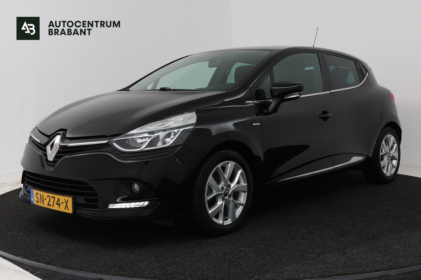 Renault Clio - 0.9 TCe Limited (NAVIGATIE, CRUISE CONTROL, PARKEERSENSOREN) - AutoWereld.nl