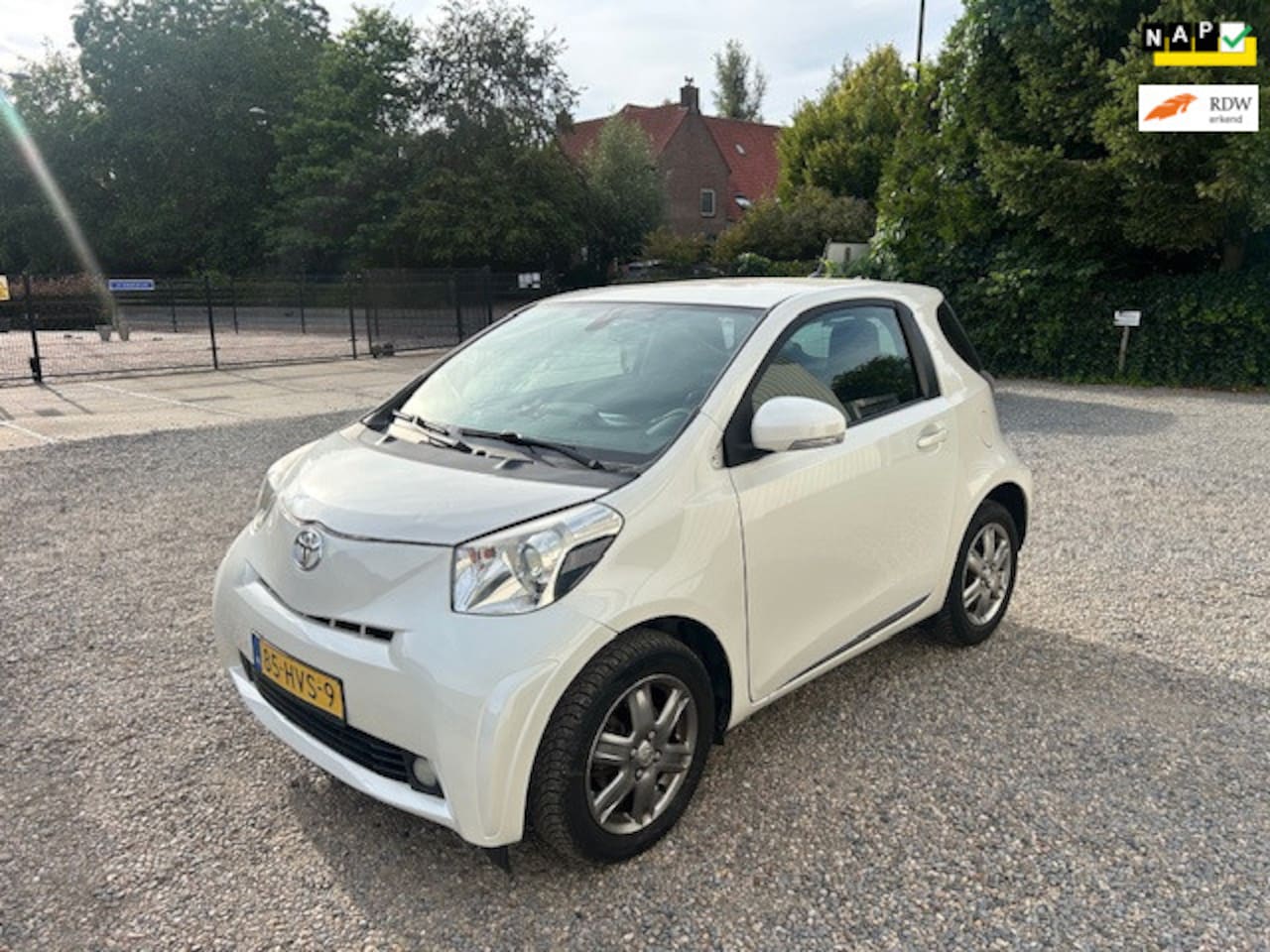 Toyota iQ - 1.0 VVTi Aspiration 1.0 VVTi Aspiration - AutoWereld.nl