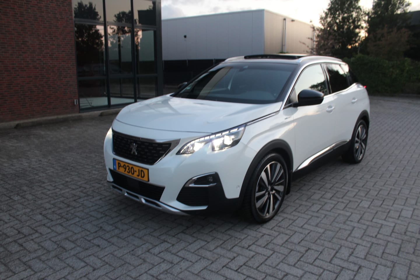 Peugeot 3008 - 1.6 HYbrid4 300 PK GT Schuifdak-Leder-Led-Keyless-Dodehoek-Detectie-Memory-Focal SOH 100% - AutoWereld.nl