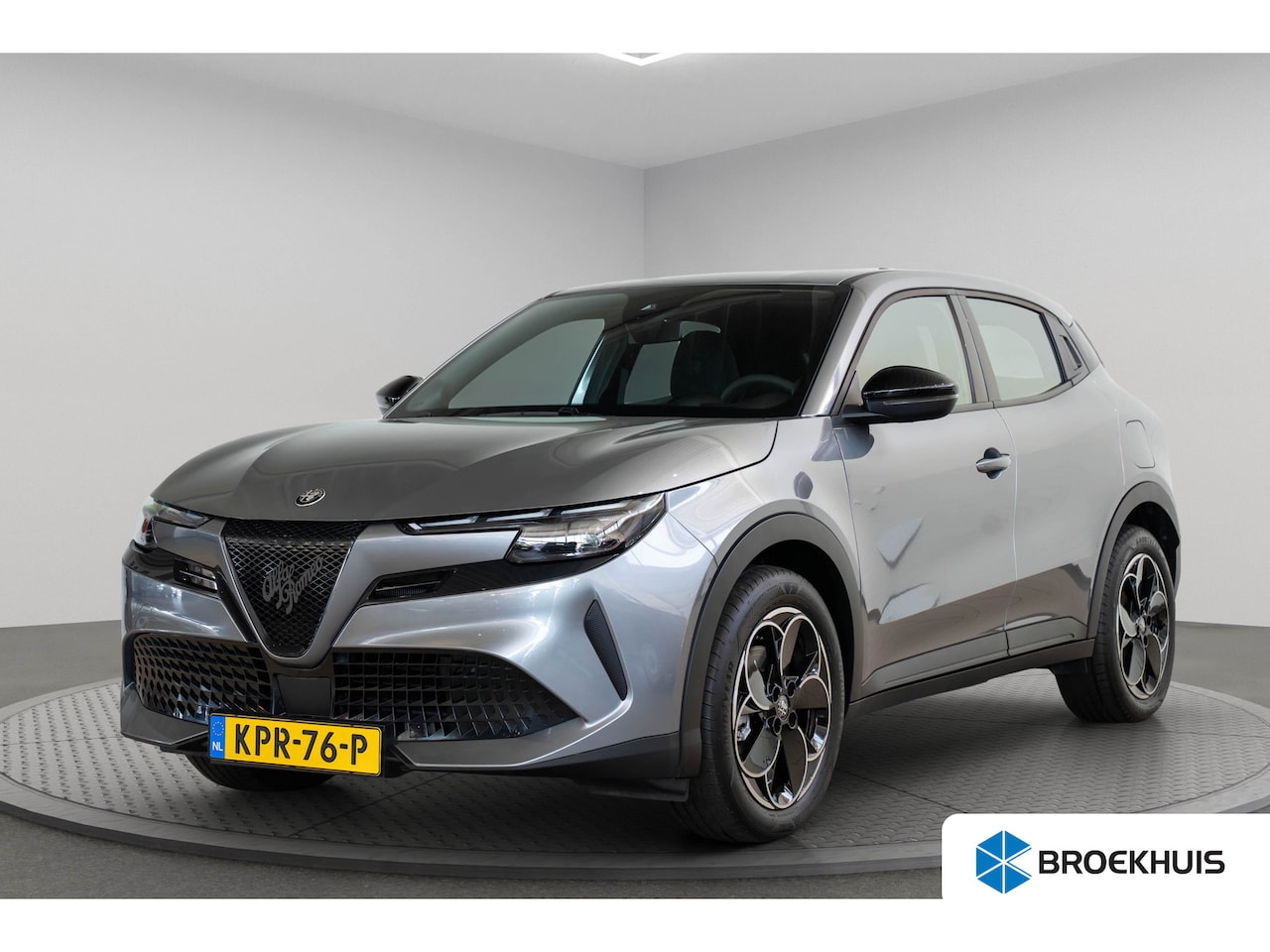 Alfa Romeo Junior - Elettrica 54 kWh | SOH 95% | Apple Carplay & Android Auto | Parkeesensoren | Keyless | Cli - AutoWereld.nl