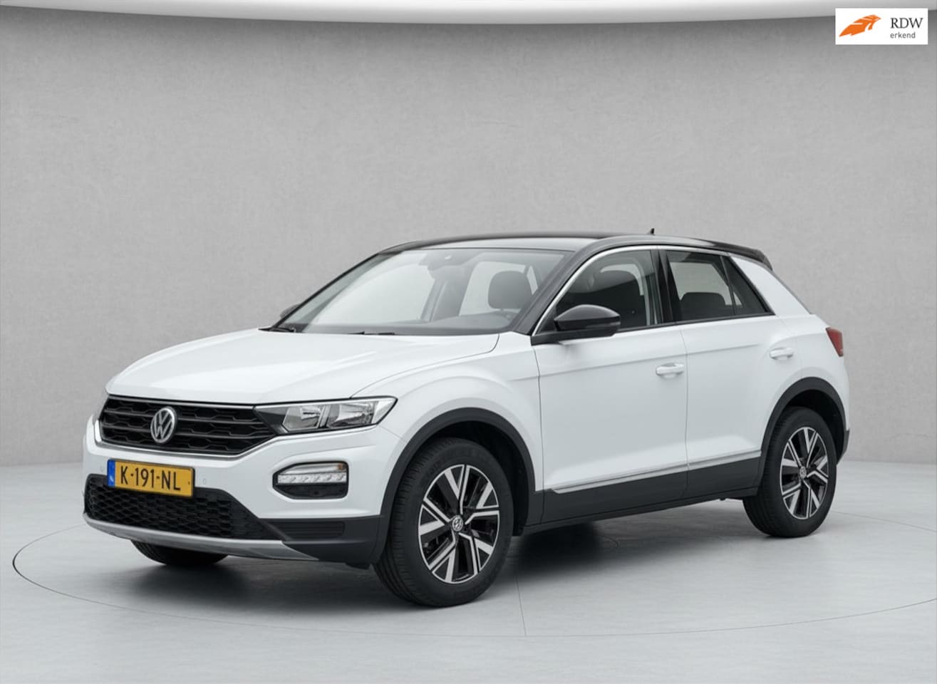 Volkswagen T-Roc - 1.0 TSI Style / Zwart dak / CarPlay / Camera / PDC V+A - AutoWereld.nl