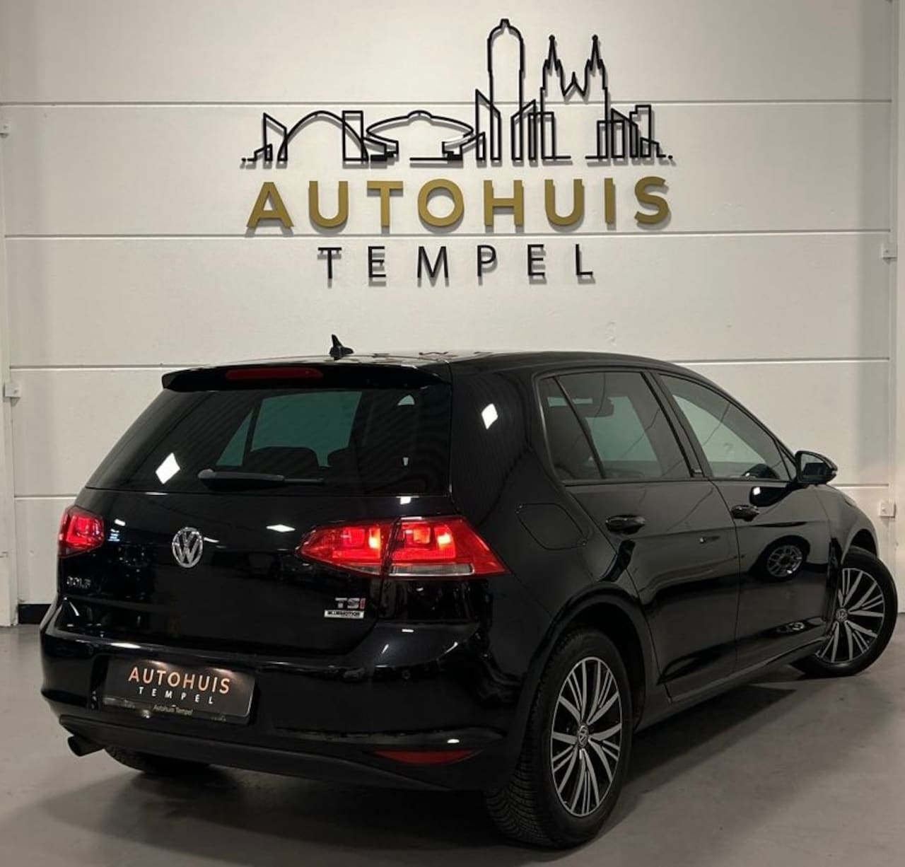 Volkswagen Golf - 1.2 TSI Connected Series Airco Cruise Climate Stoelverwarming Pdc - AutoWereld.nl