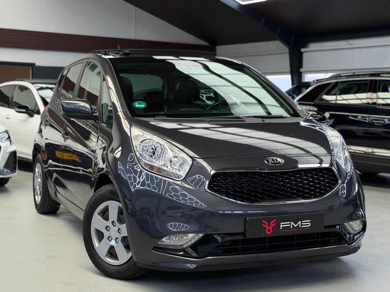 Kia Venga - 1.4 CVVT ExecutiveLine Bluetooth Navi LED - AutoWereld.nl