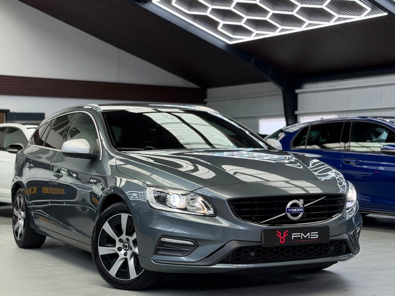 Volvo V60 - 2.0 T4 R-Design Camera Schuifdak Trekhaak - AutoWereld.nl