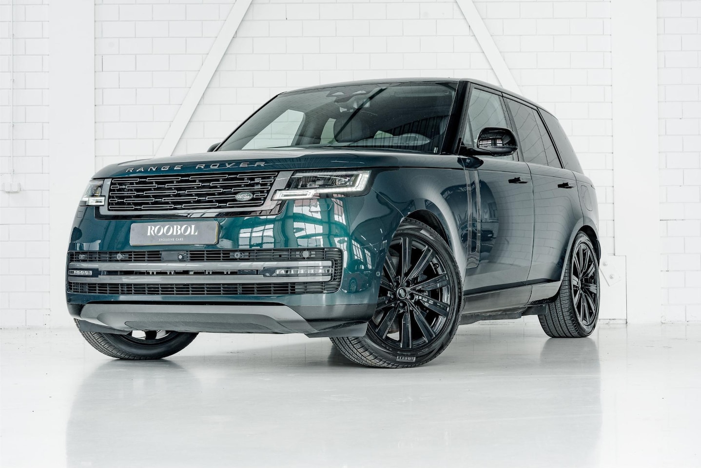 Land Rover Range Rover - P510e HSE *SVO British Racing Green* - AutoWereld.nl