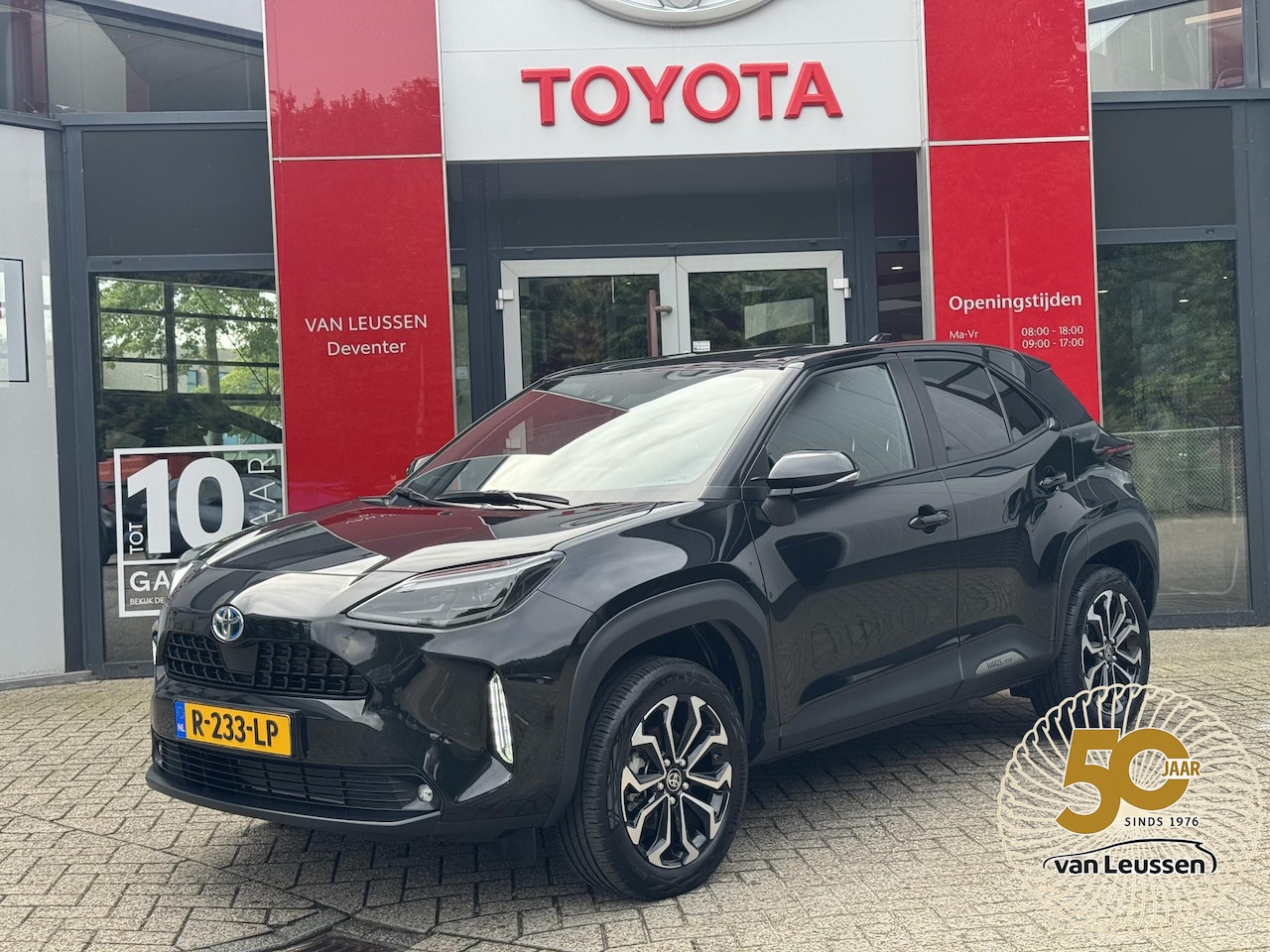 Toyota Yaris Cross - 1.5 Hybrid First Edition KEYLESS 17''LM-VELGEN LED PRIVACY-GLASS CLIMA AD-CRUISE APPLE/AND - AutoWereld.nl