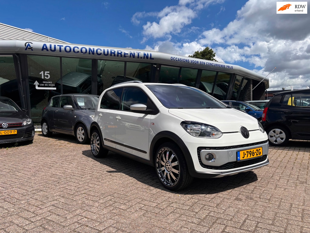 Volkswagen Up! - 1.0 cross up! BlueMotion 1.0 cross up! BlueMotion, Nwe. APK, Carplay, 17"wielen, Super sound systeem. - AutoWereld.nl