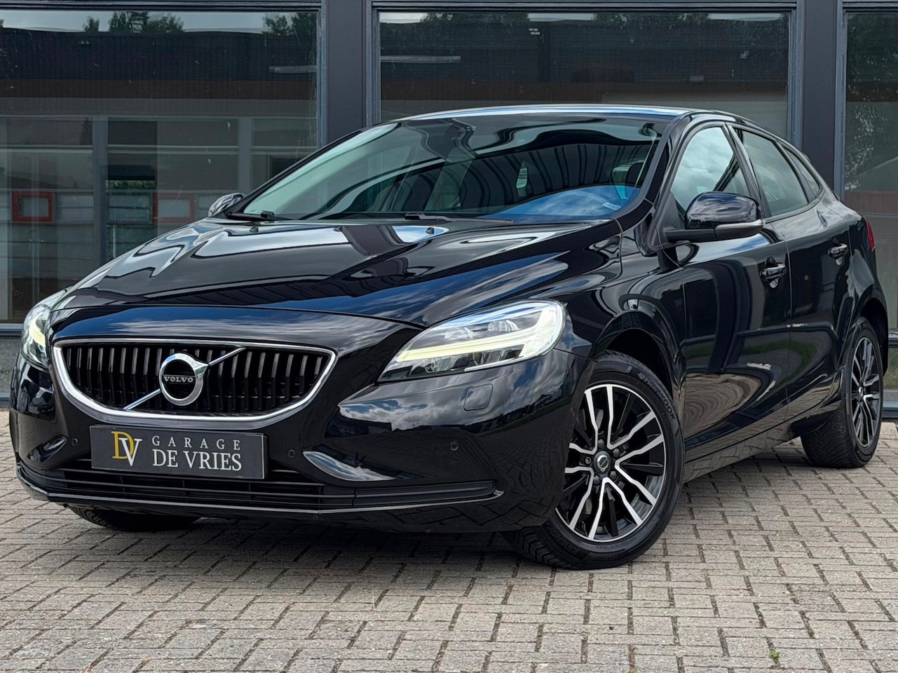 Volvo V40 - 2.0 T2 Nordic+ Full Option Orig NL NAP 2e Eigenaar Garantie - AutoWereld.nl