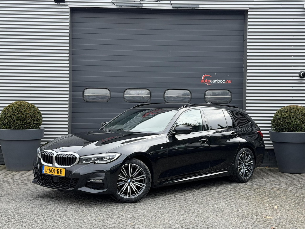 BMW 3-serie Touring - 320d High Executive M-Sport | Navigatie | DAB | Parkeersensoren | Elektrische Achterklep | - AutoWereld.nl