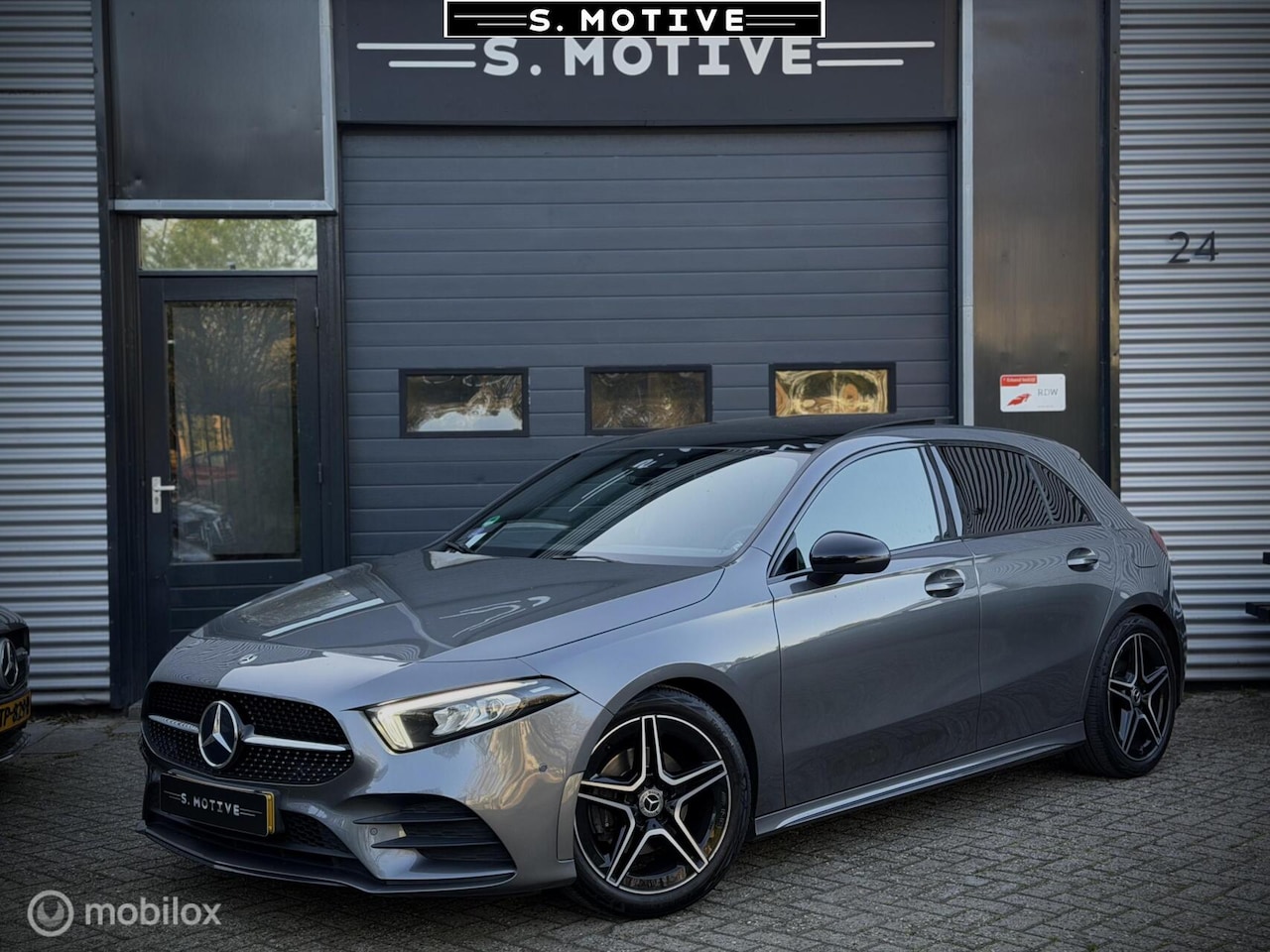 Mercedes-Benz A-klasse - 180 Business Solution AMG Night Pano NL Auto - AutoWereld.nl
