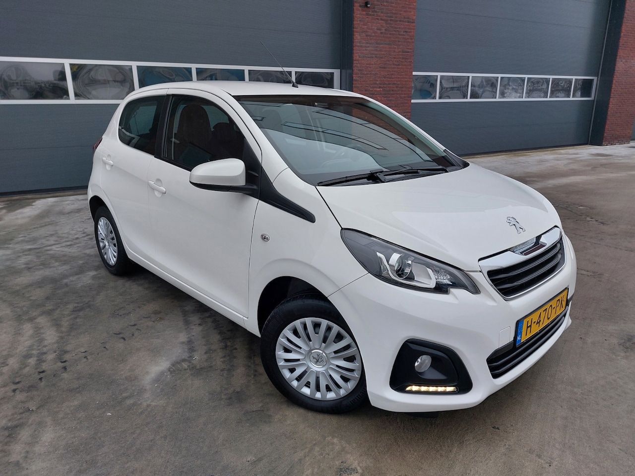 Peugeot 108 - 1.0 e-VTi Active Airco DAB Camera - AutoWereld.nl