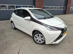 Toyota Aygo - 1.0 VVT-i x-play airco car play camera APK 4-2027 incl btw