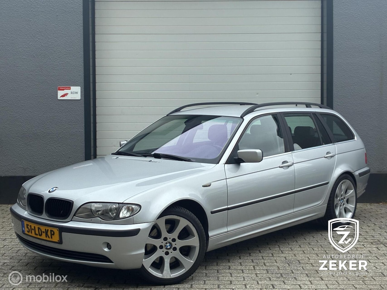 BMW 3-serie Touring - 330i / AUTOMAAT / AIRCO / CRUISE / LEER - AutoWereld.nl