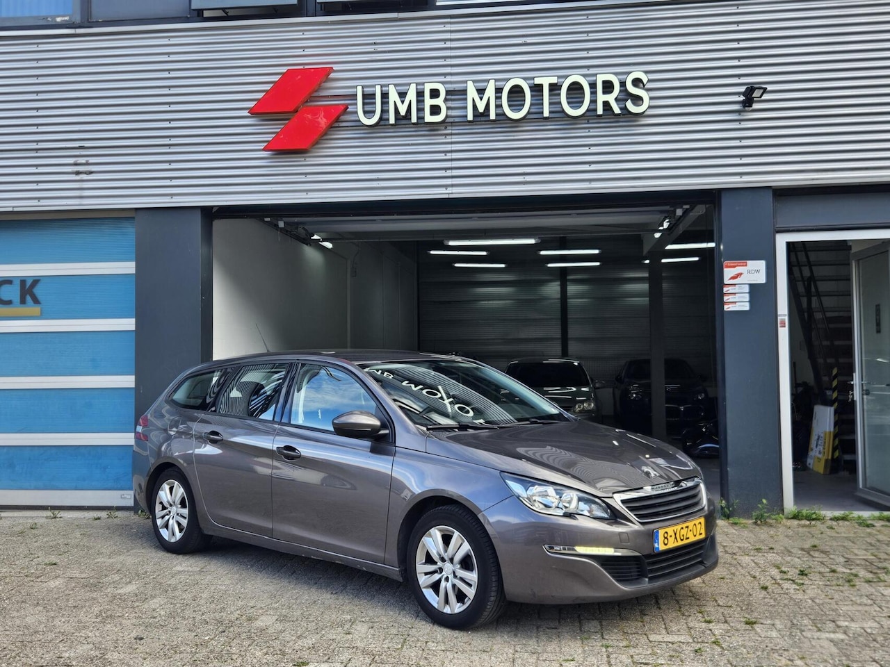 Peugeot 308 SW - 1.2 PureTech Blue Lease Executive 1.2 PureTech Blue Lease Executive - AutoWereld.nl
