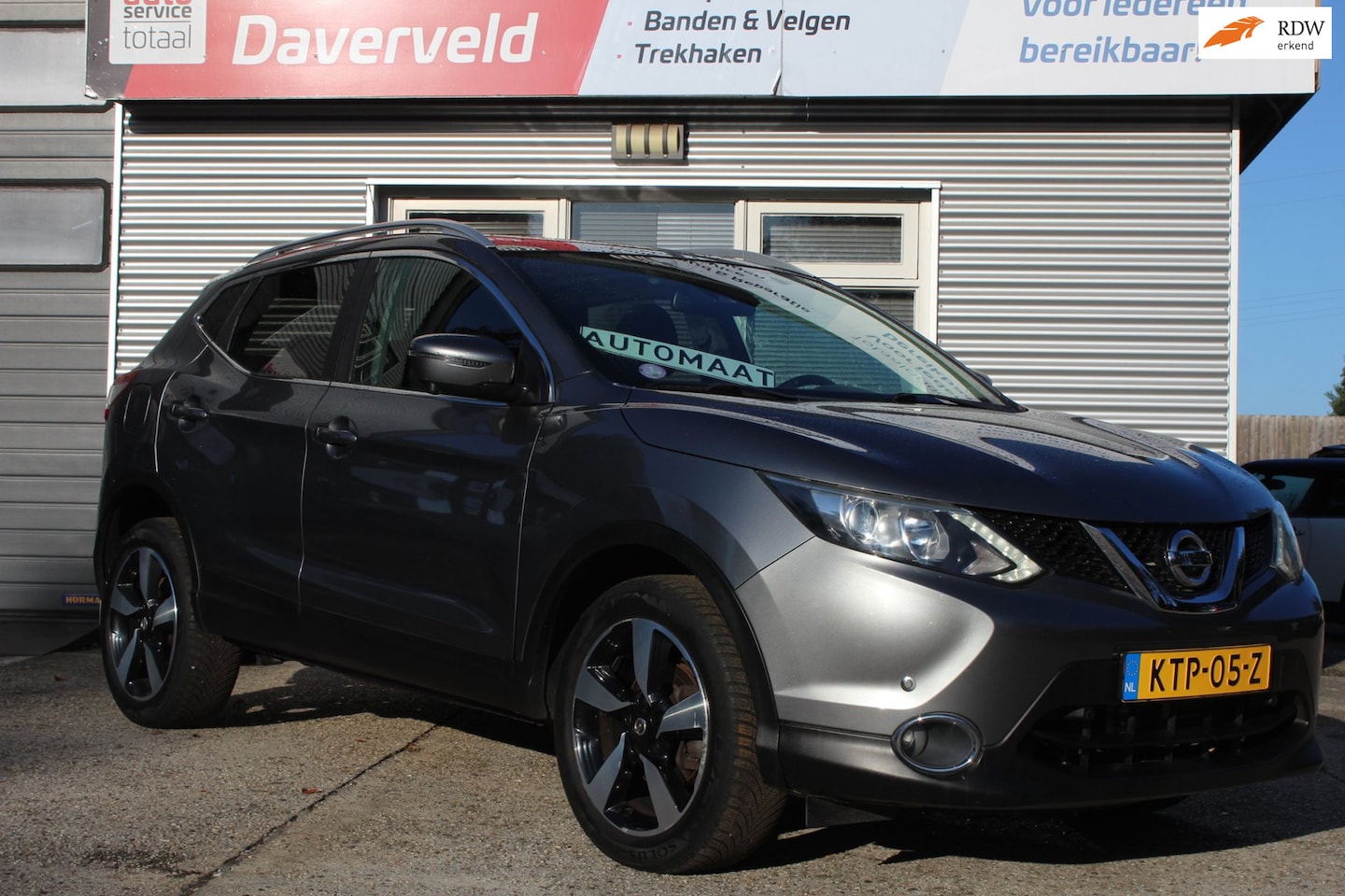 Nissan Qashqai - 1.2 N-Connecta AUTOMAAT 5-deurs, nieuwe distributie-set-apk-onderhoudsbeurt, boekjes, 2x s - AutoWereld.nl