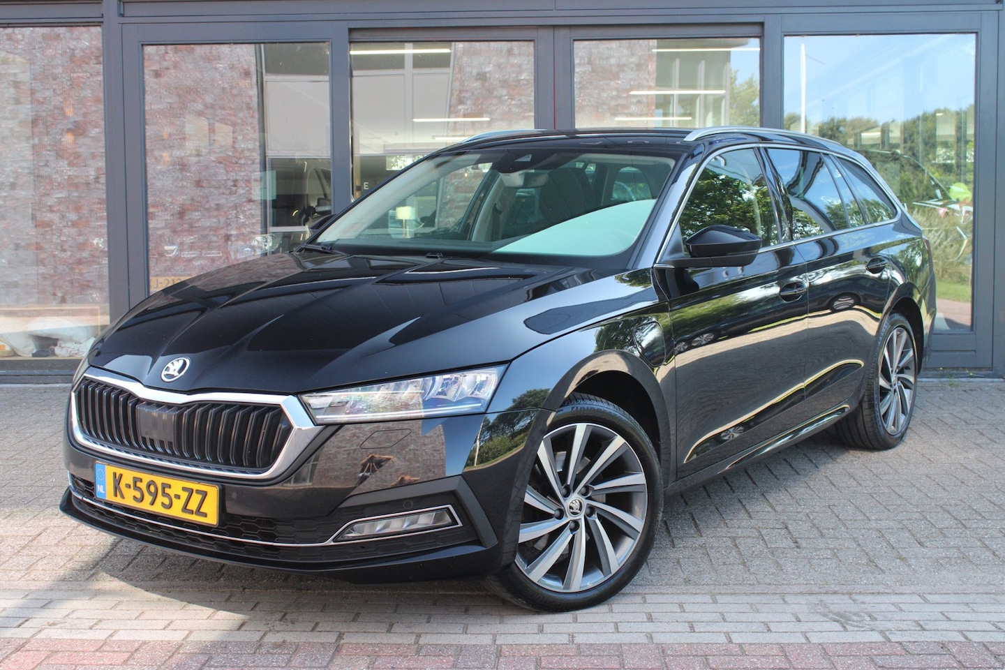 Skoda Octavia Combi - 1.4 TSI iV PHEV Business Edition Plus | Adaptive-cruise | Trekhaak | Keyless | BLIS | Carp - AutoWereld.nl