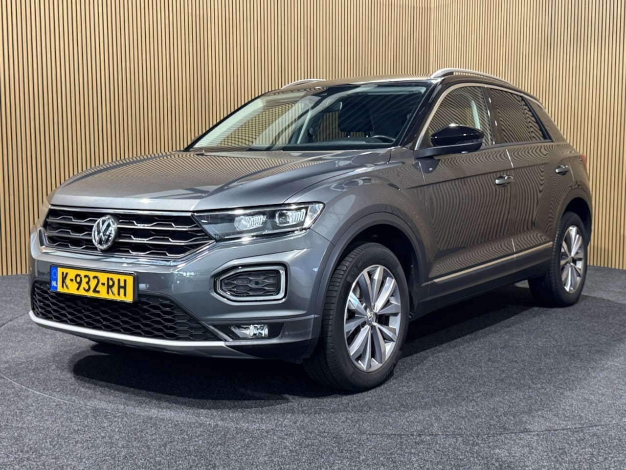 Volkswagen T-Roc - 1.5 TSI Sport | Trekhaak | Camera | CarPlay | Stoelverwarming | - AutoWereld.nl