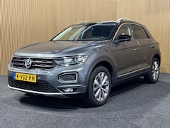 Volkswagen T-Roc - 1.5 TSI Sport | Trekhaak | Camera | CarPlay | Stoelverwarming |
