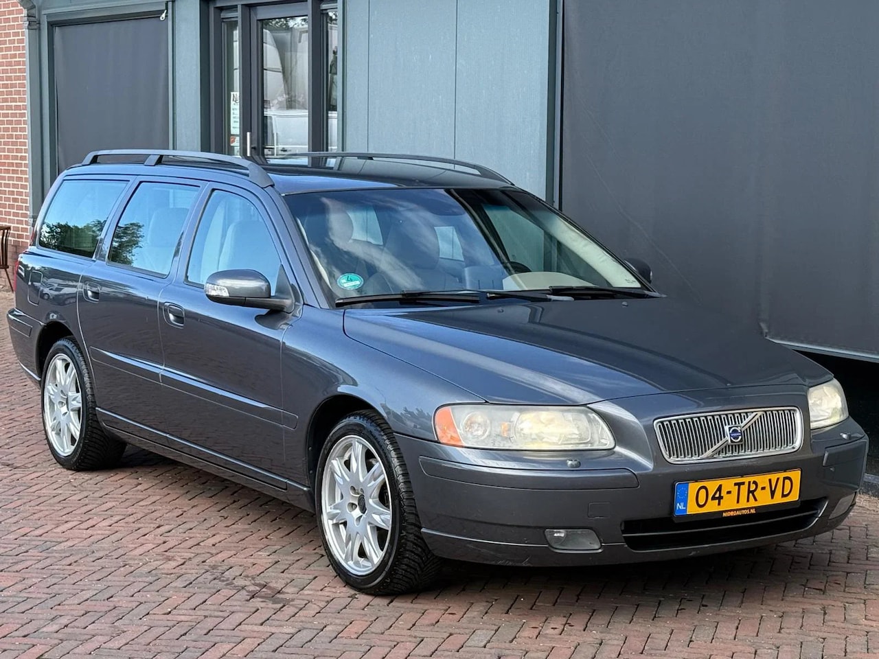 Volvo V70 - 2.0T Edition Classic Nieuwe Koppeling 5 Cillinder Parkeersensoren - AutoWereld.nl