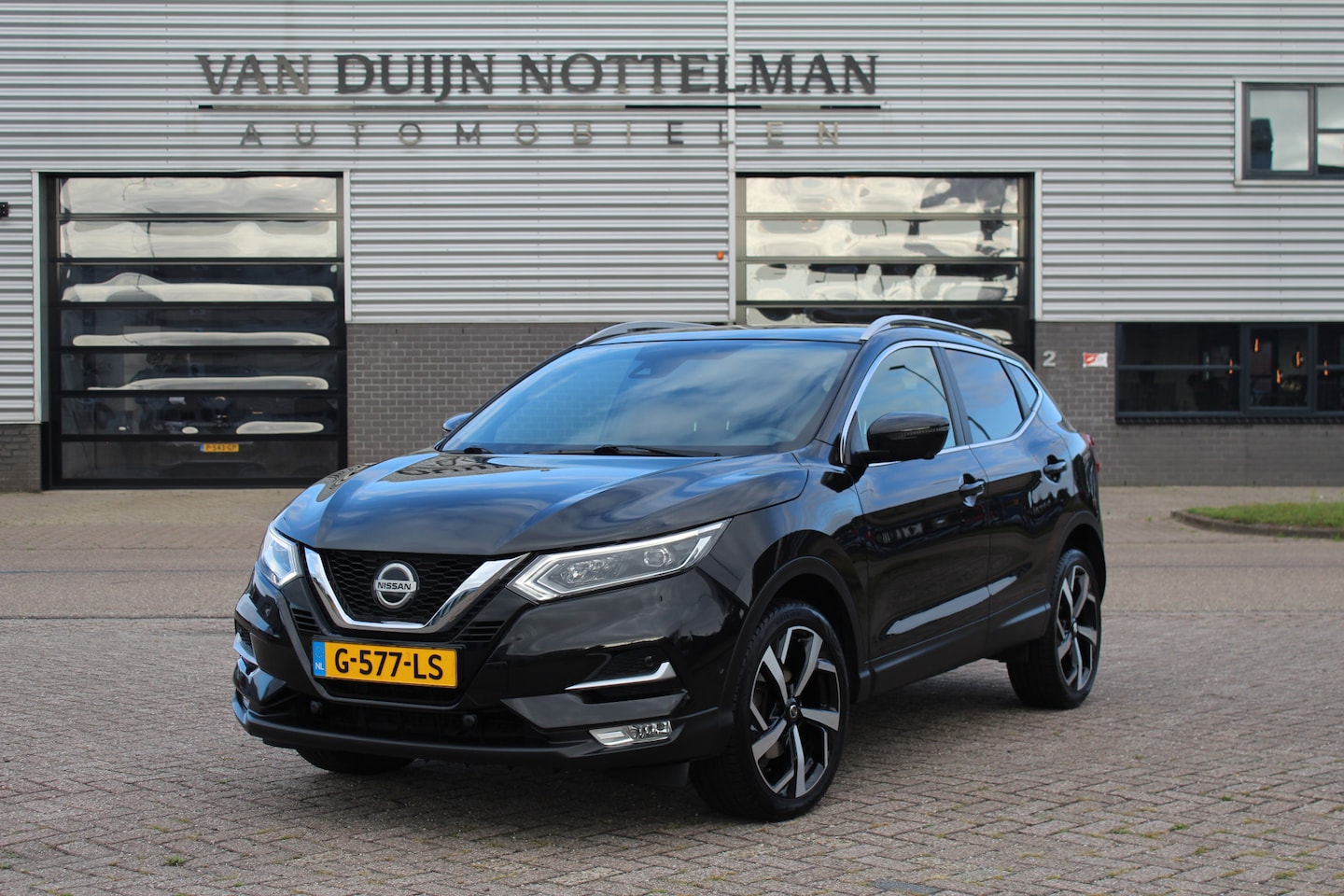 Nissan Qashqai - 1.3 DIG-T Tekna / Keyless / Carplay / N.A.P. - AutoWereld.nl