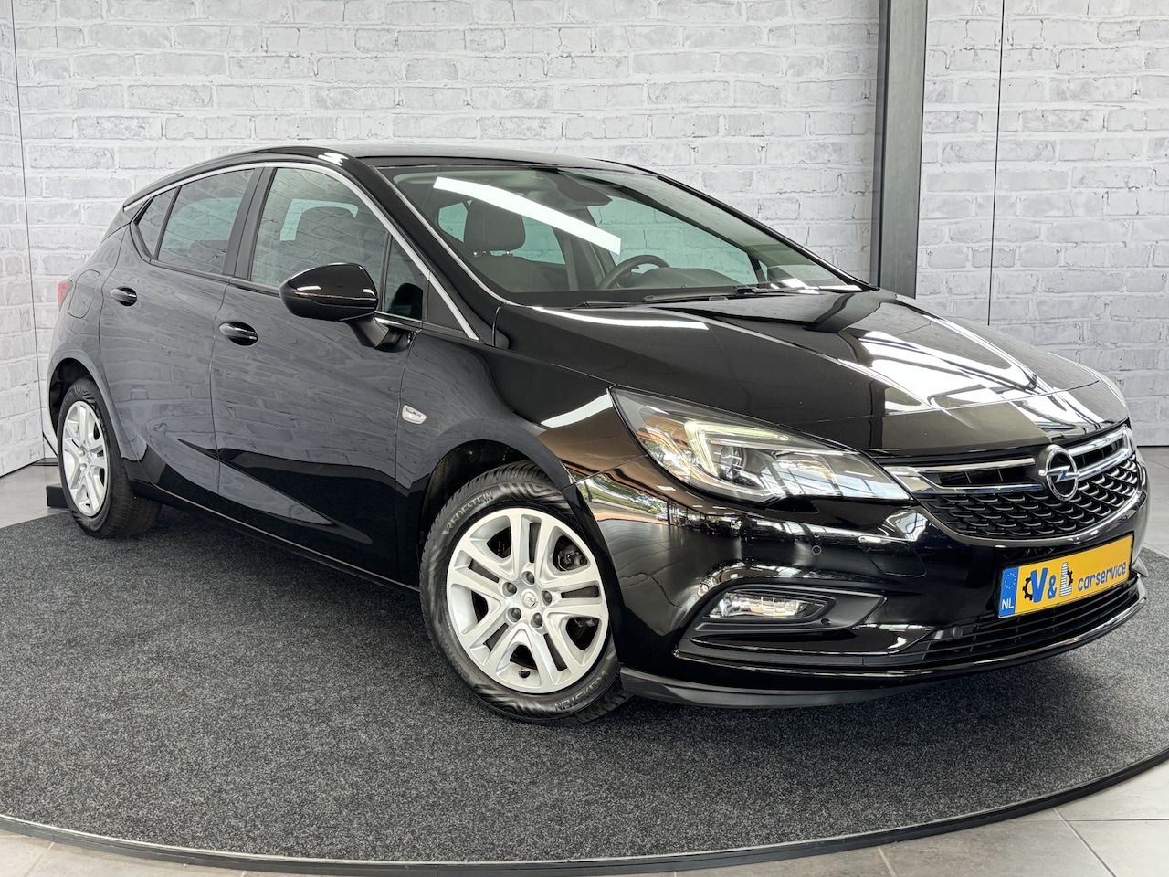 Opel Astra - 1.0 Online Edition Cruise Control Parkeersensoren Navigatie - AutoWereld.nl