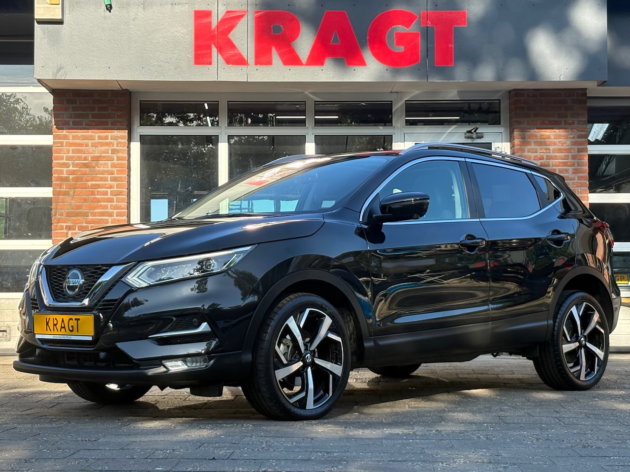Nissan Qashqai - Tekna 1.3 DIG-T 160 pk - AUTOMAAT - LED - Leder - Panoramadak - AutoWereld.nl