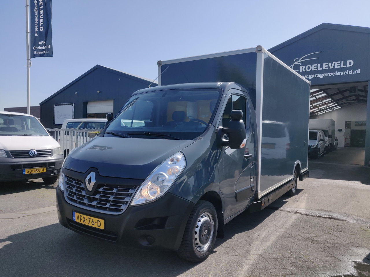 Renault Master - T35 2.3 dCi Bakwagen / LOWLINER Autom - AutoWereld.nl