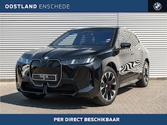 BMW iX - xDrive60 M Sport / Panoramadak Sky Lounge / Trekhaak / Parking Assistant Professional / M