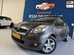 Toyota Yaris - 1.3 VVTi Aspiration / bj.2010 / kleur; grijs / 5 deurs / climate / sportvelgen / NAP met 1
